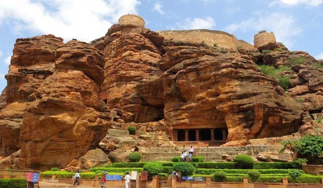 Bhopal to Bhimbetka Caves Tour